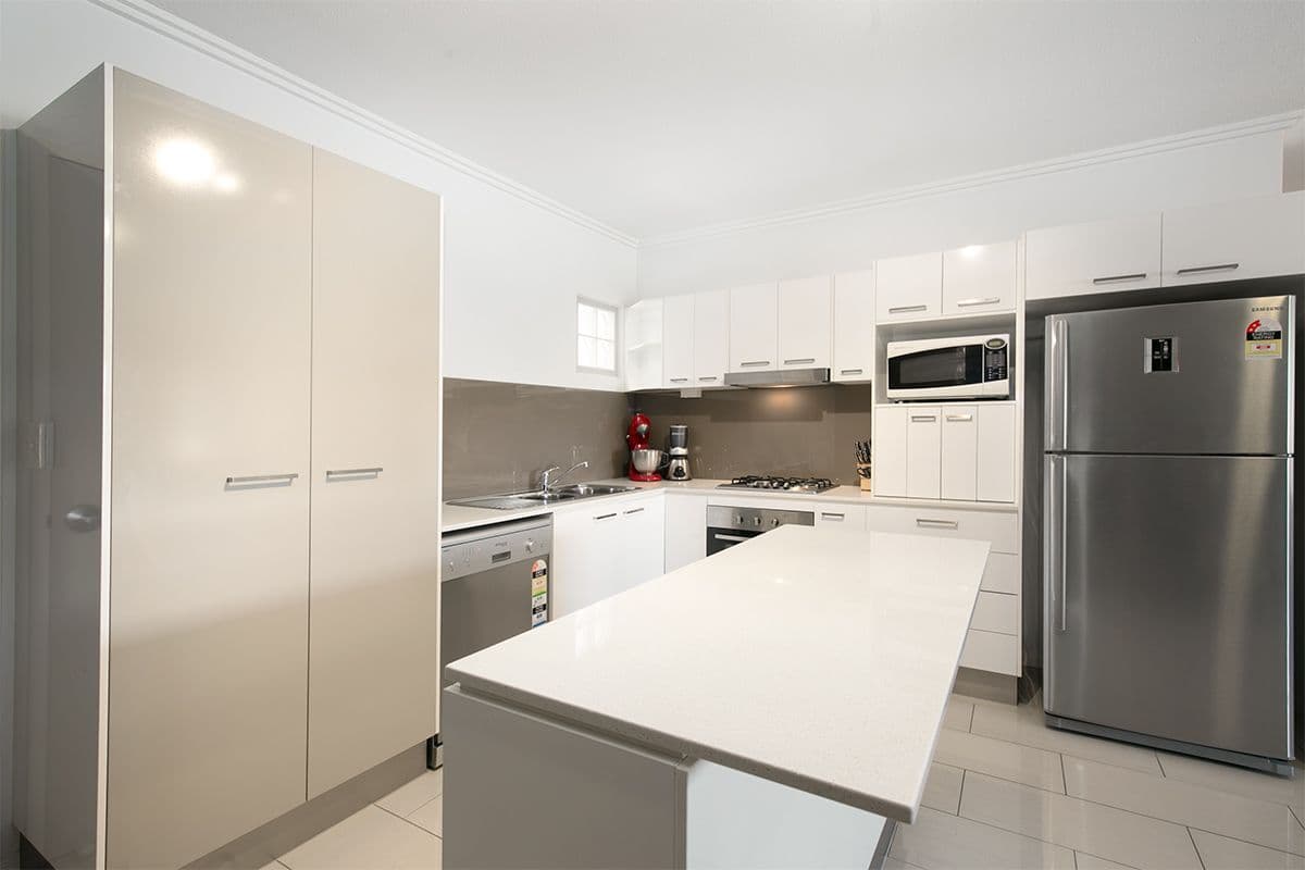 10 Lynne Grove Avenue, Corinda QLD 4075, Corinda - Thumbnail 2