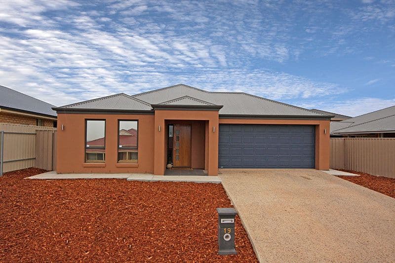 19 Chelmsford Street, CRAIGMORE SA 5114, Craigmore - Image 1