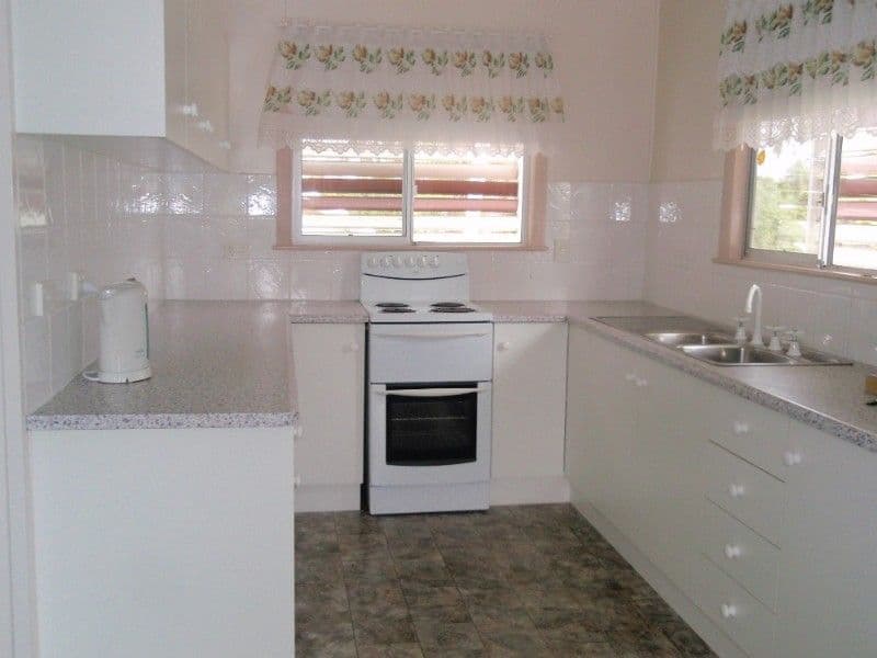 11 Douglas Street, WARWICK QLD 4370, Warwick - Thumbnail 4