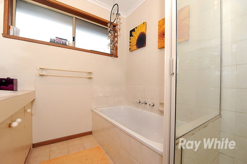 17 Florence Avenue, BERWICK VIC 3806, Berwick - Thumbnail 6