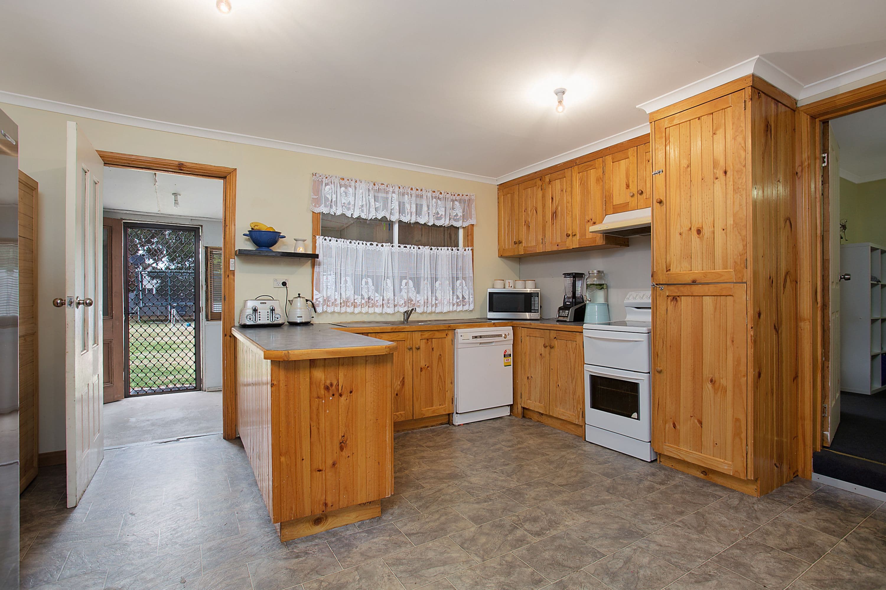 34 Ower Street, Camperdown VIC 3260, Camperdown - Thumbnail 2
