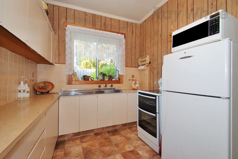 8 BARTLETT Avenue, Croydon VIC 3136, Croydon - Thumbnail 4
