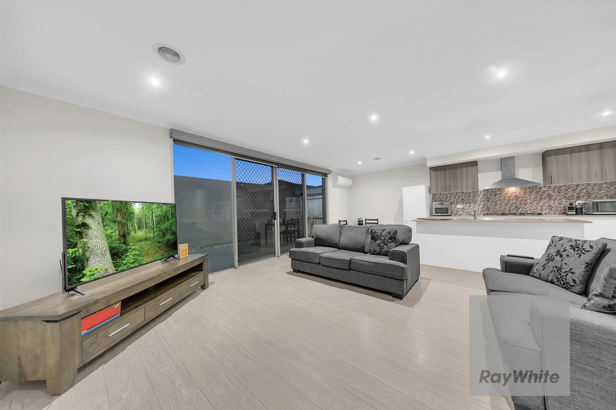 34 Trillium Boulevard, Mickleham VIC 3064, Mickleham - Thumbnail 4