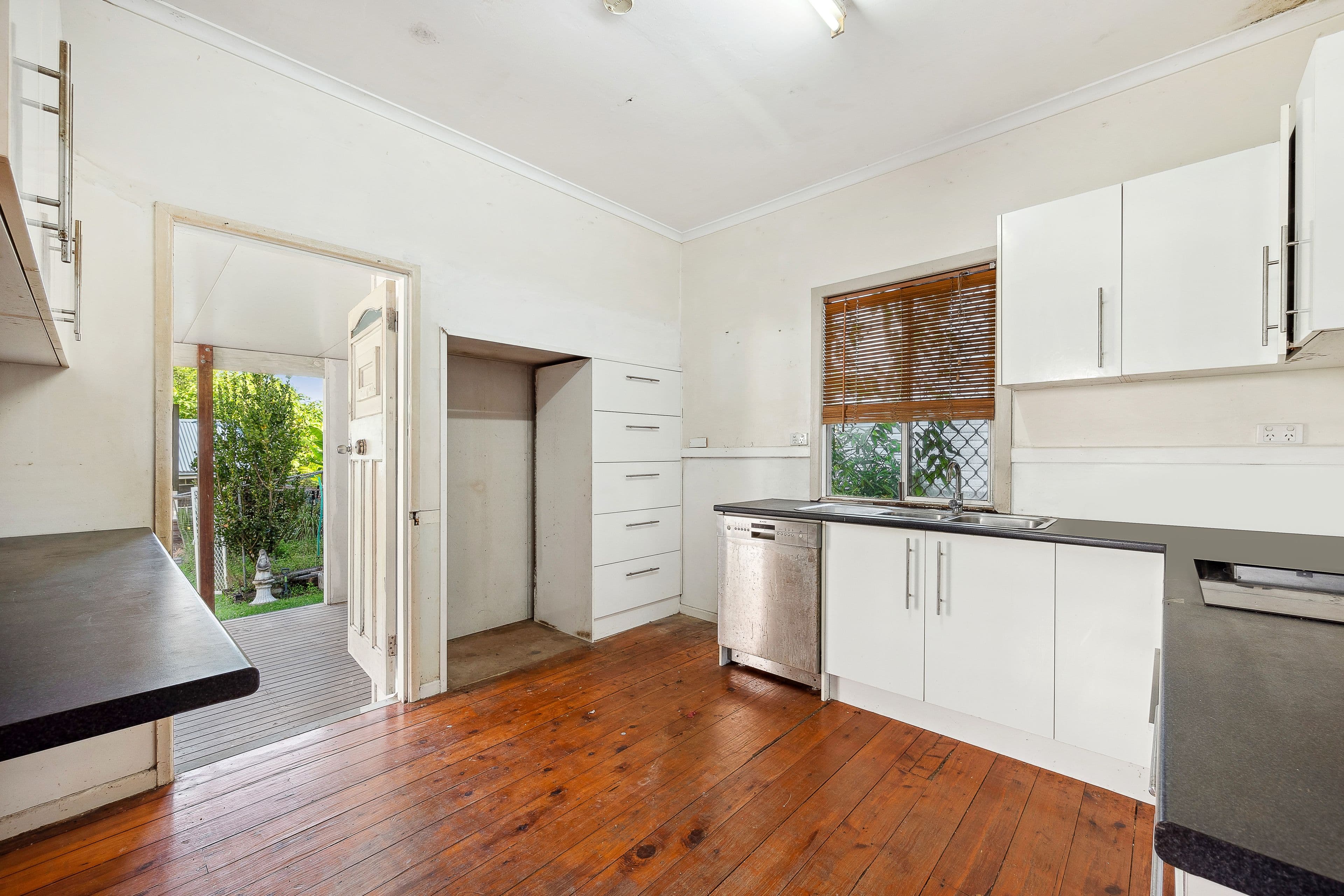 54 Lancelot Street, Tennyson QLD 4105, Tennyson - Thumbnail 3