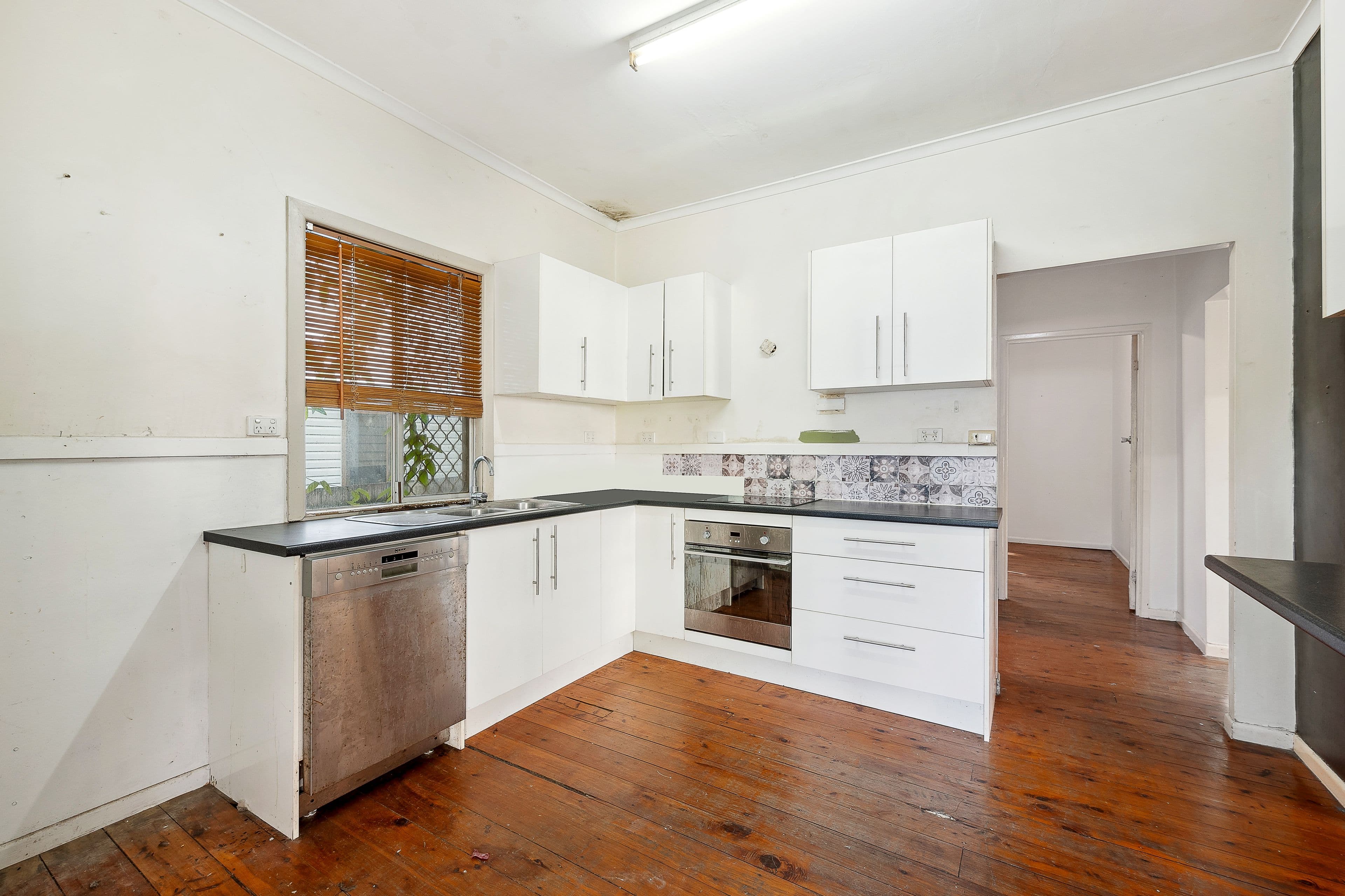 54 Lancelot Street, Tennyson QLD 4105, Tennyson - Thumbnail 4