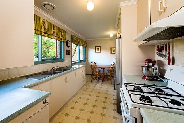 14 Windermere Drive, FERNTREE GULLY VIC 3156, Ferntree Gully - Thumbnail 6