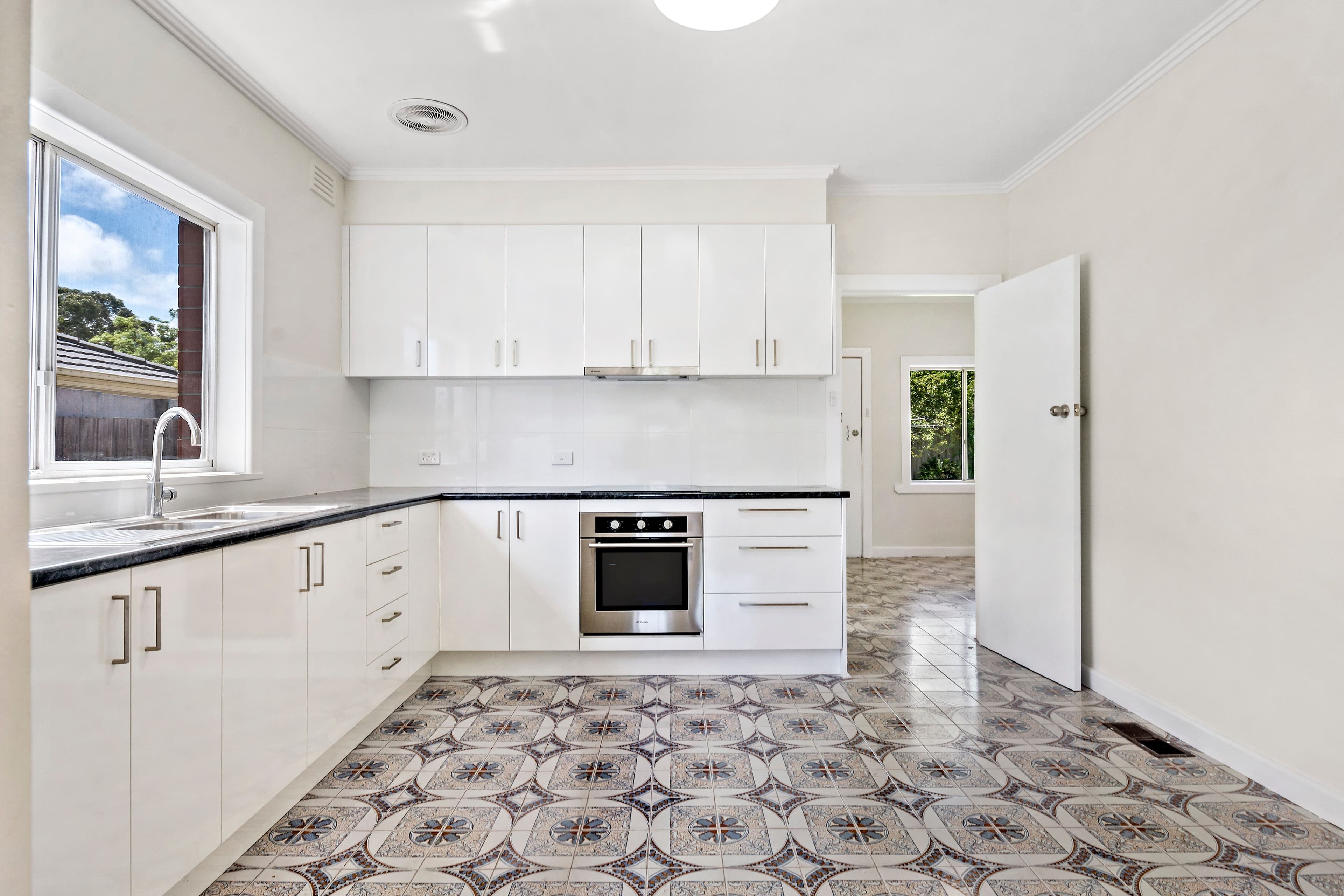 17 Vernon Street, Huntingdale VIC 3166, Huntingdale - Thumbnail 2