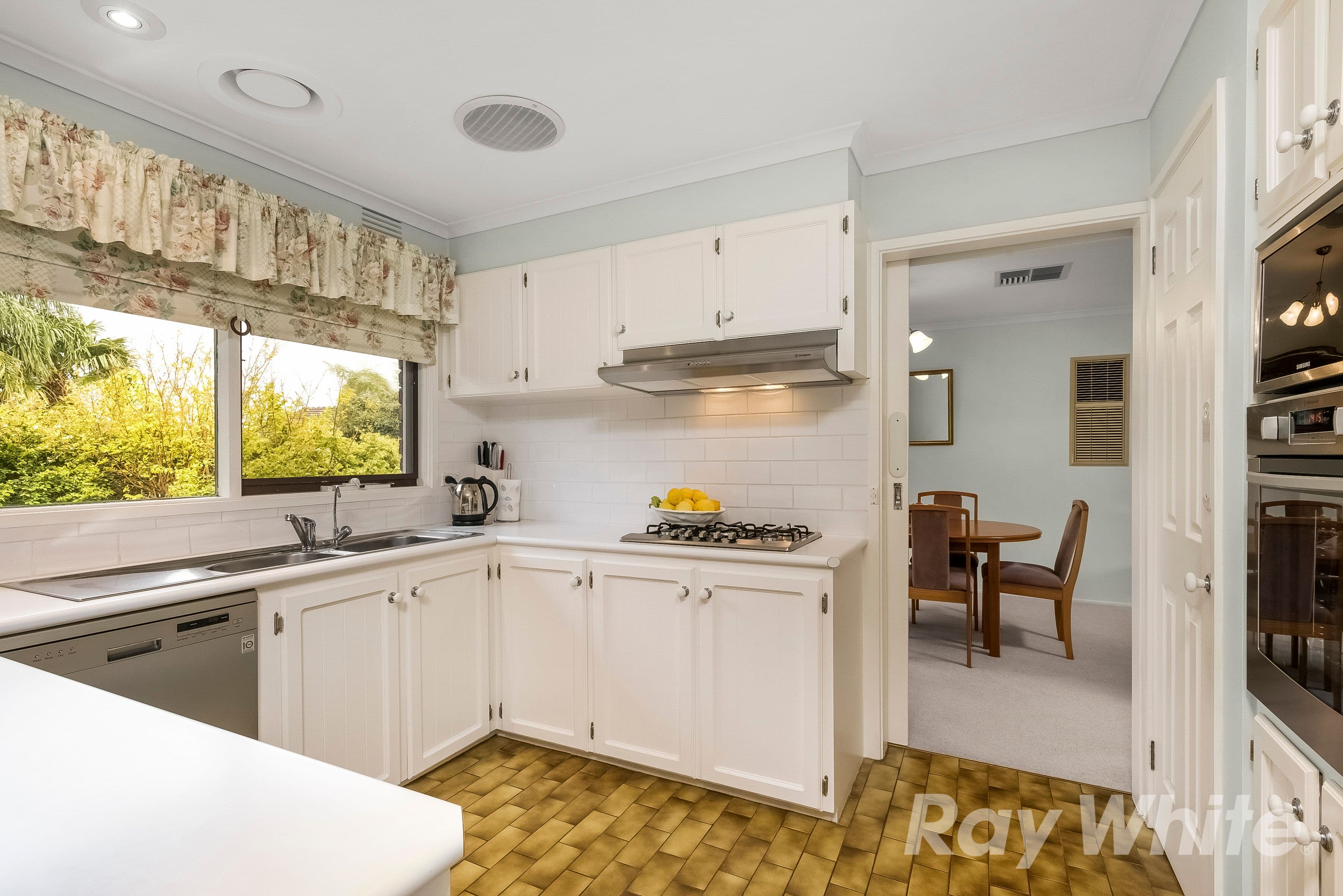 21 Kawana Crescent, Glen Waverley VIC 3150, Glen Waverley - Thumbnail 4