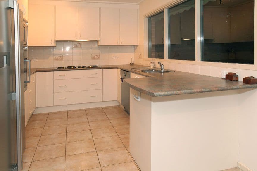 25 Ainslie Drive, WHEELERS HILL VIC 3150, Wheelers Hill - Thumbnail 2