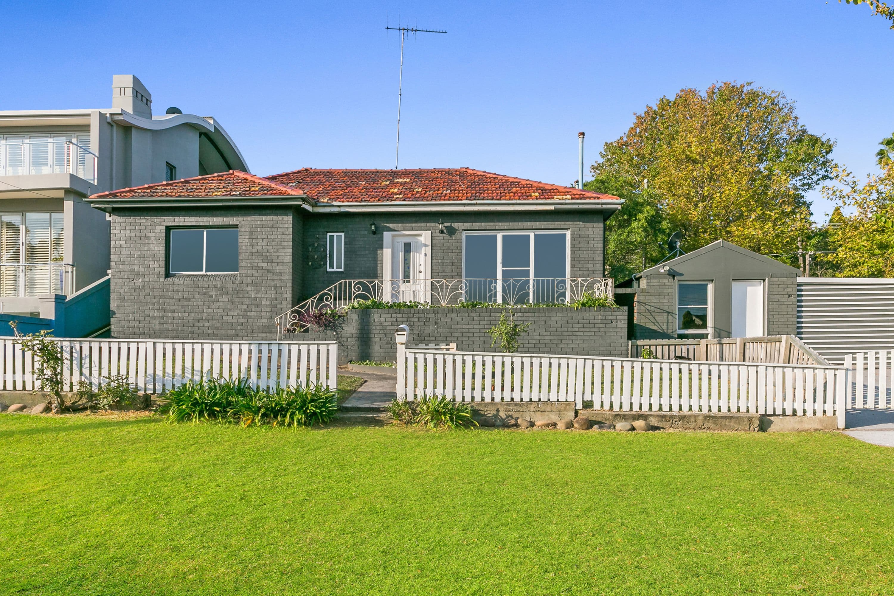 16 Beach Street, Tennyson Point - Thumbnail 2