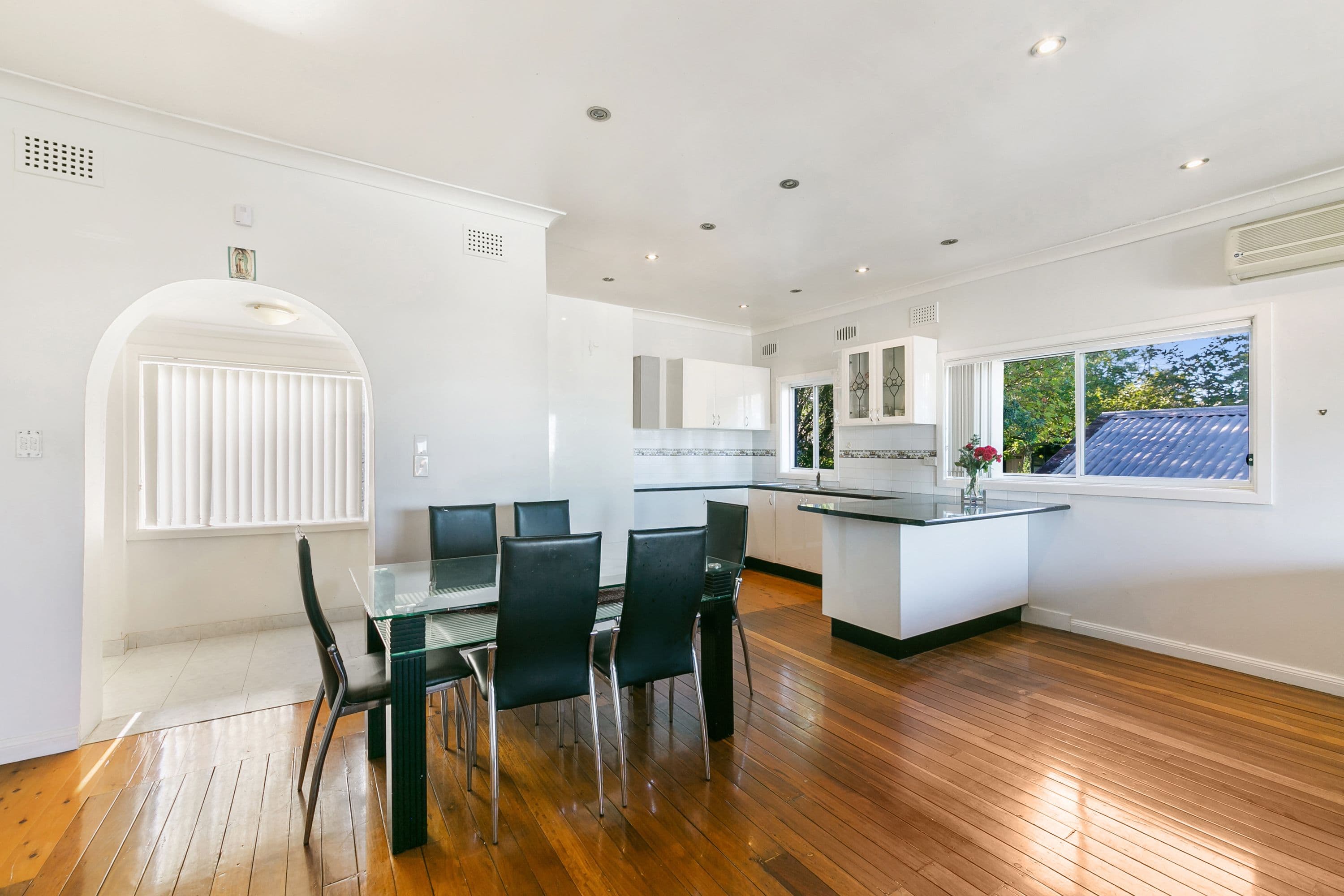 16 Beach Street, Tennyson Point - Thumbnail 4