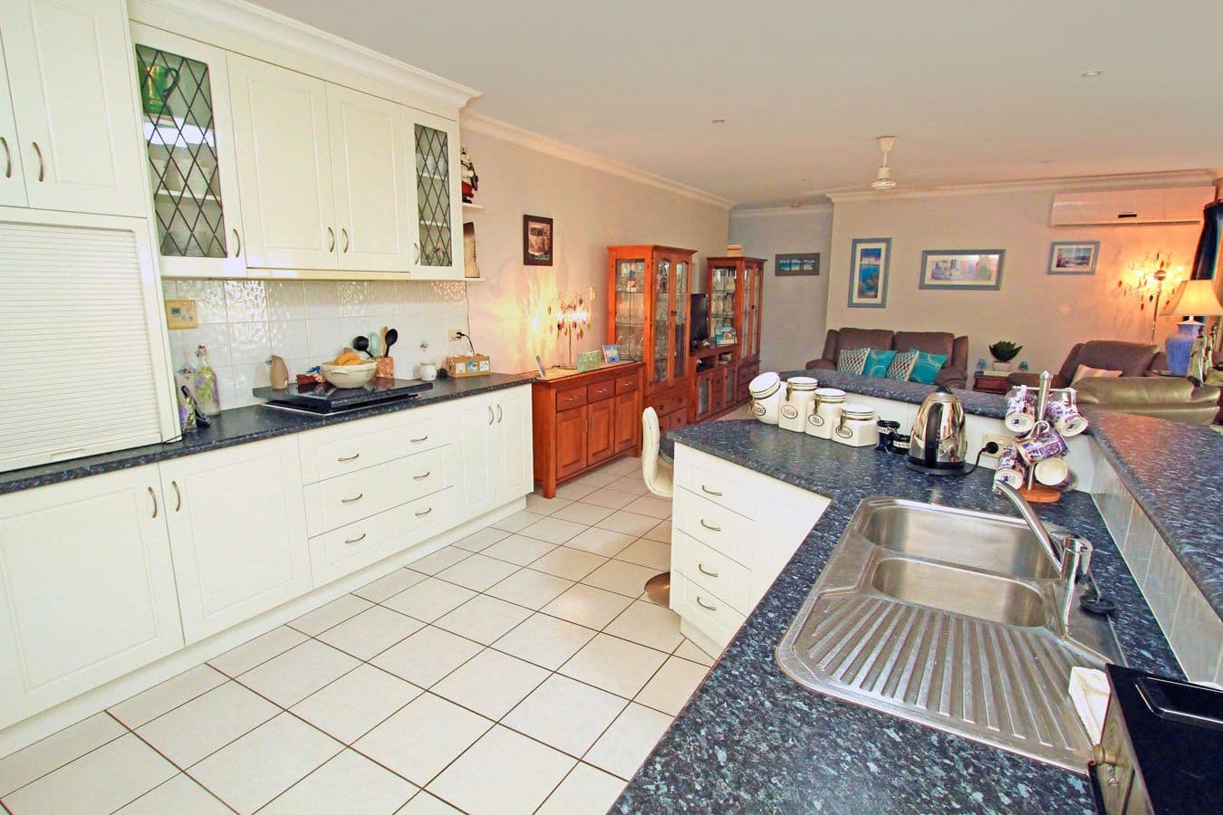 28 Frangipani Drive, LAMMERMOOR QLD 4703, Lammermoor - Thumbnail 2
