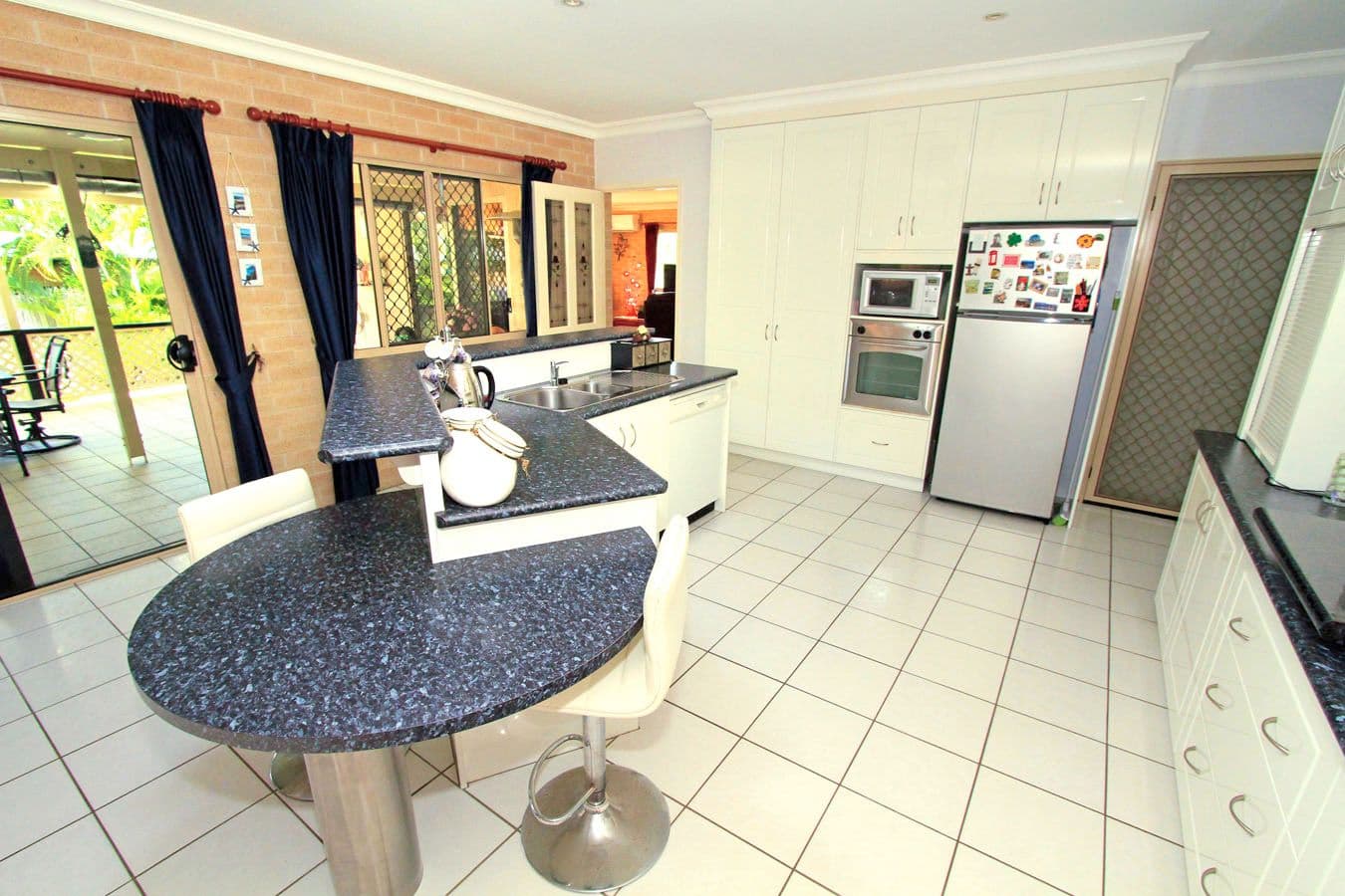 28 Frangipani Drive, LAMMERMOOR QLD 4703, Lammermoor - Thumbnail 4