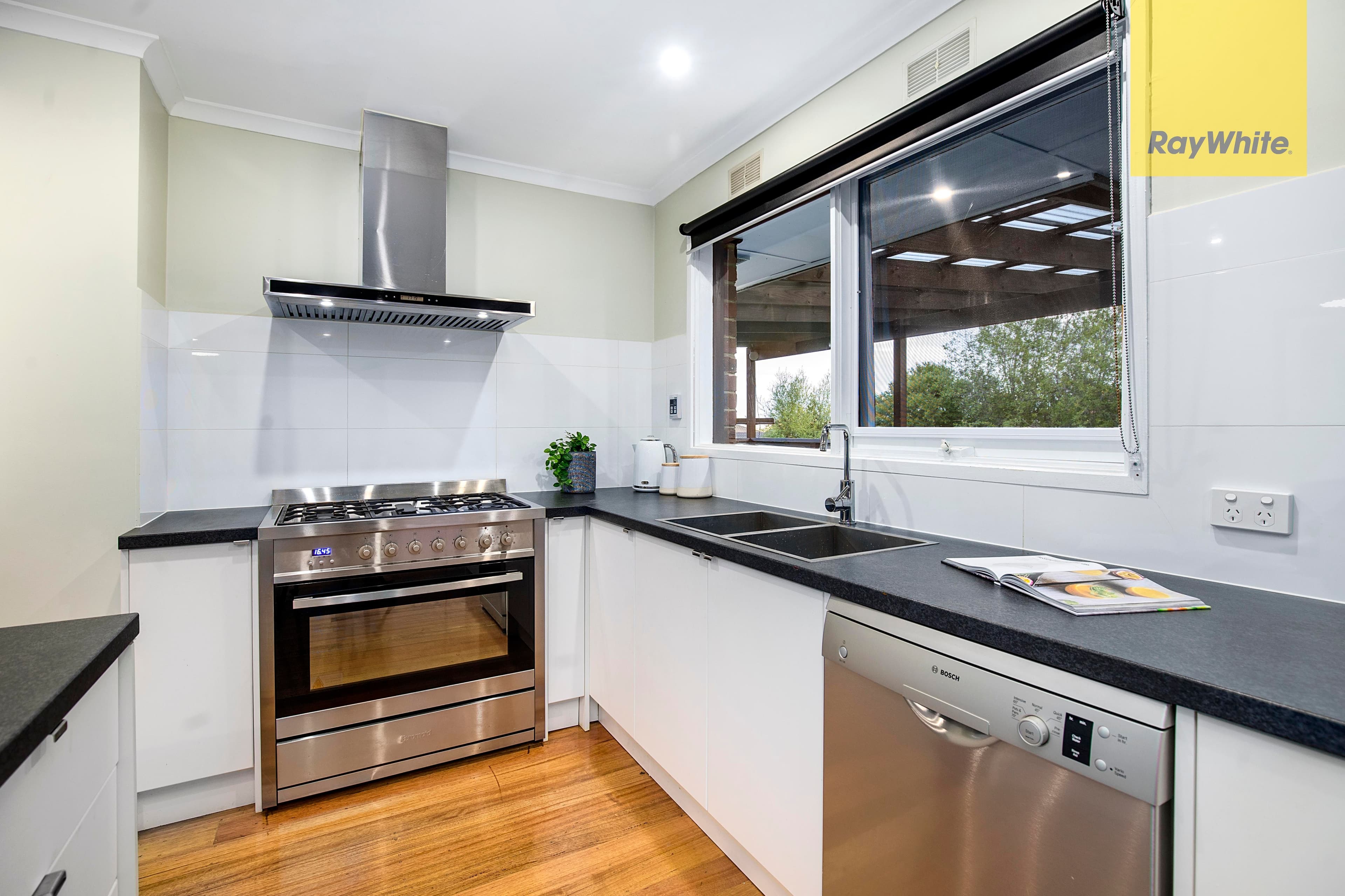 8 Courtney Square, Wantirna VIC 3152, Wantirna - Thumbnail 3