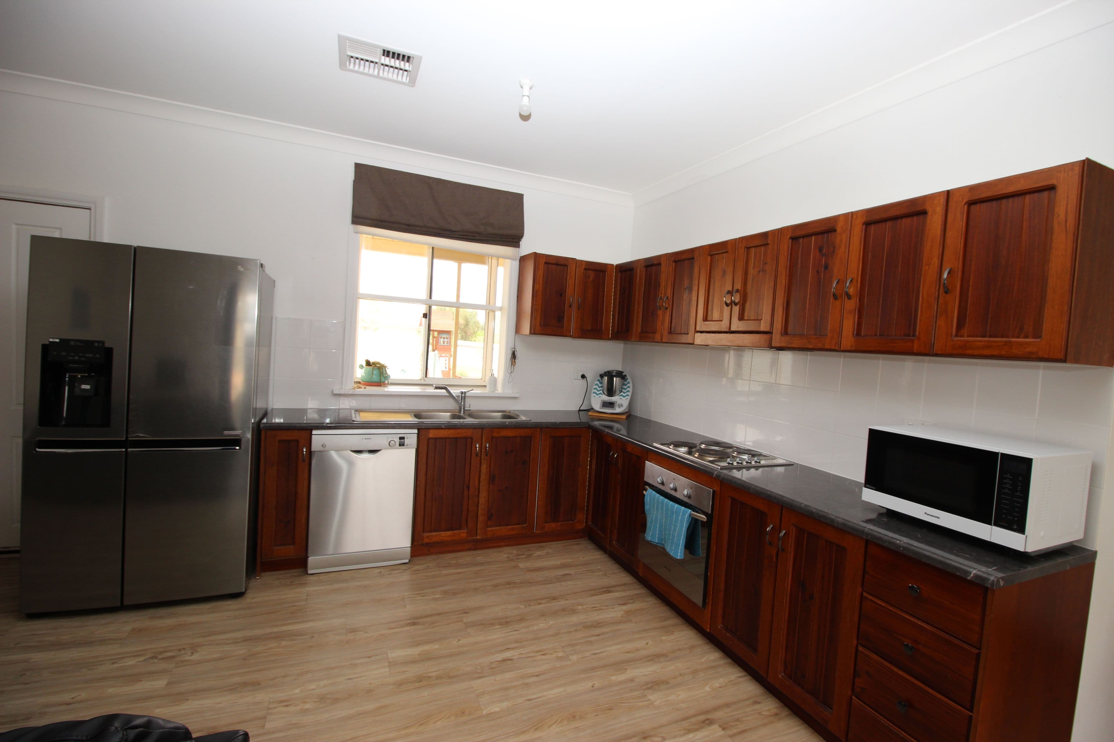 12 Keenan Road, Waikerie SA 5330, Waikerie - Thumbnail 2