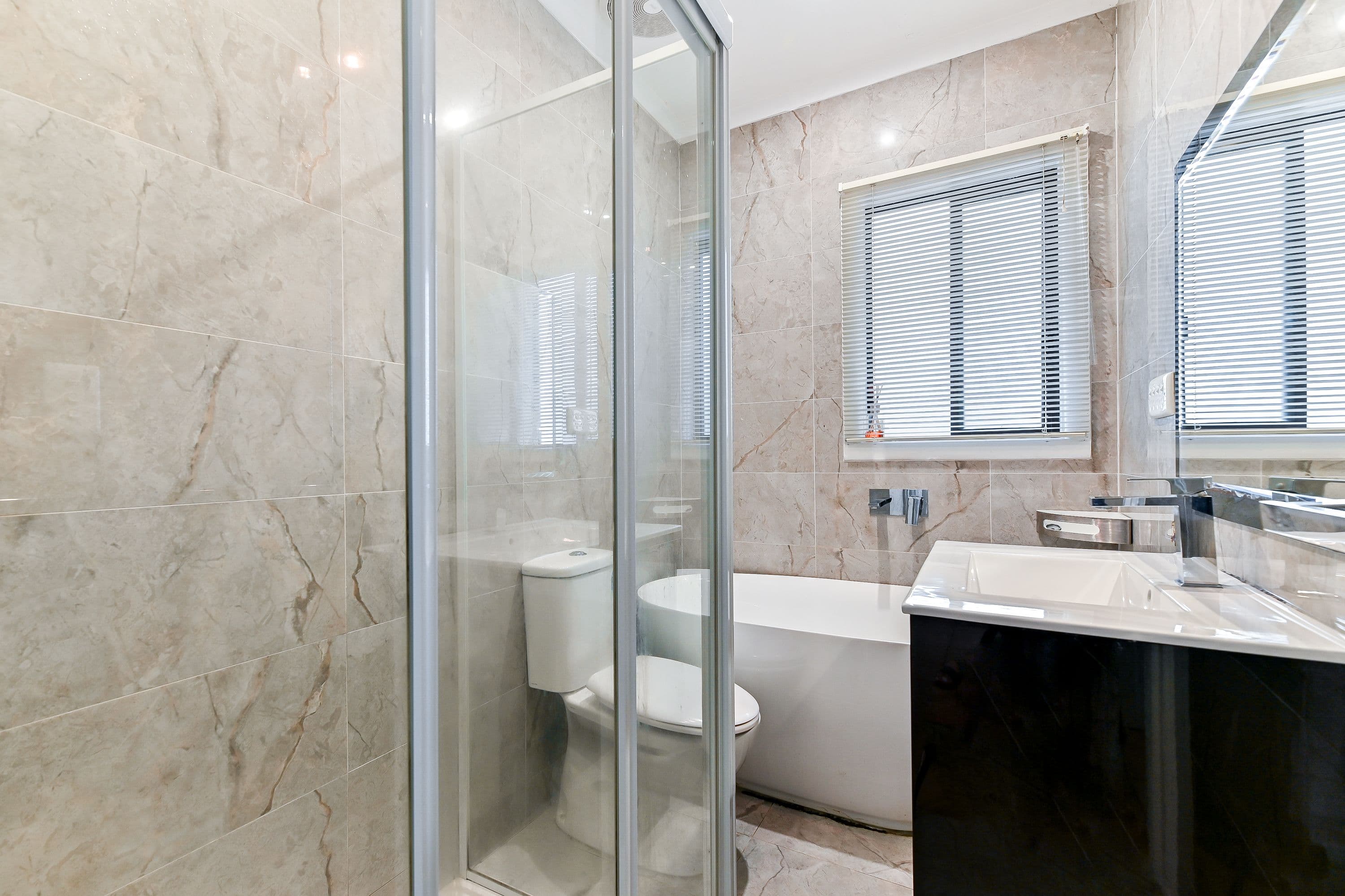 5 Sutton Court, Glen Waverley VIC 3150, Glen Waverley - Thumbnail 3