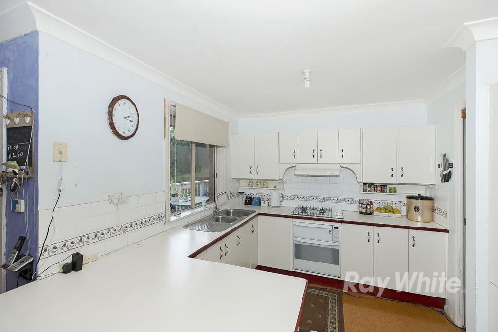154 Excelsior Parade, Toronto - Thumbnail 2