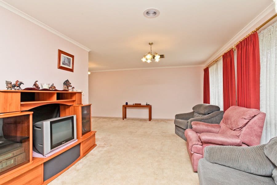 40 Dowling Avenue, HOPPERS CROSSING VIC 3029, Hoppers Crossing - Thumbnail 2
