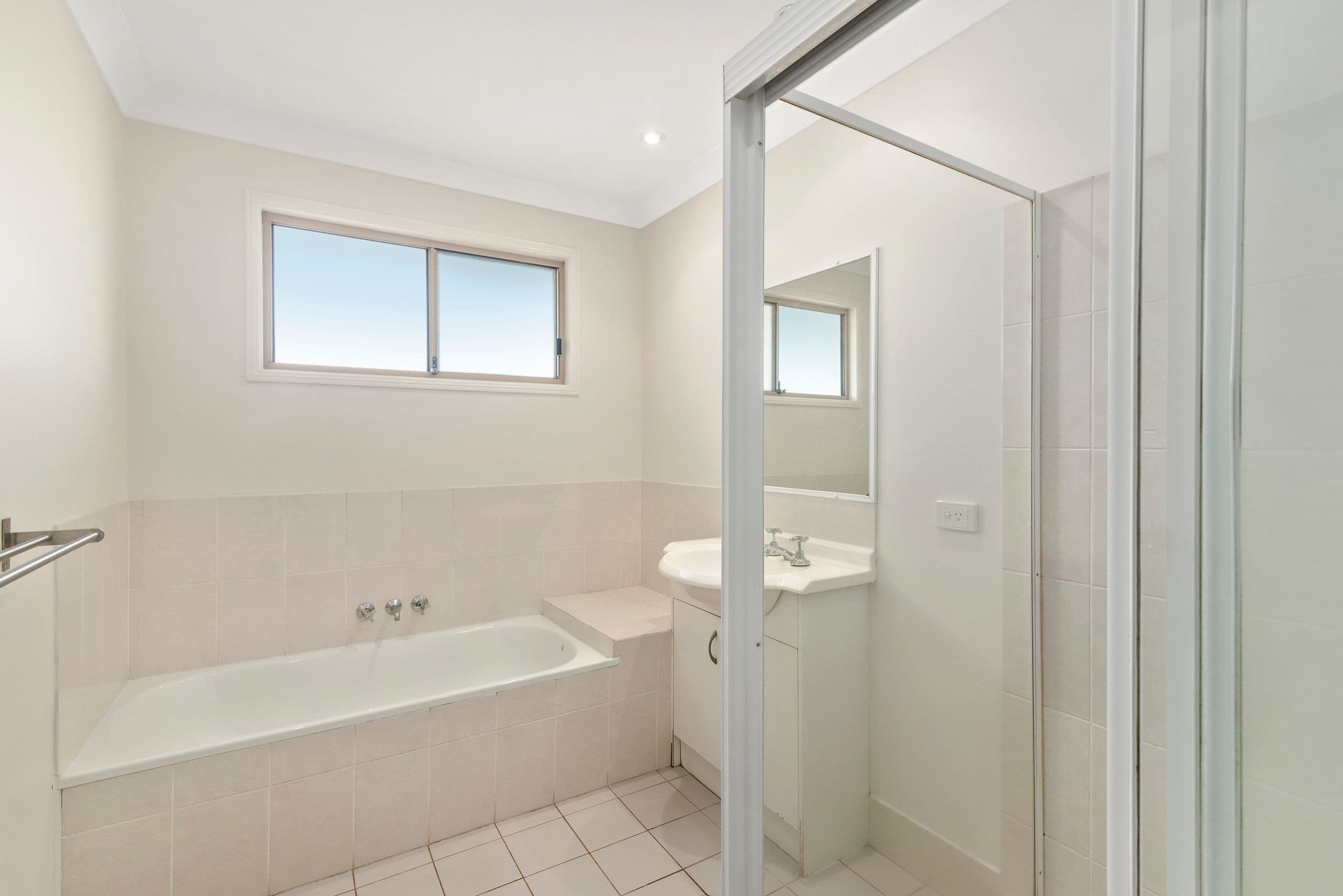 284 Nineteenth Avenue, Elanora QLD 4221, Elanora - Thumbnail 4