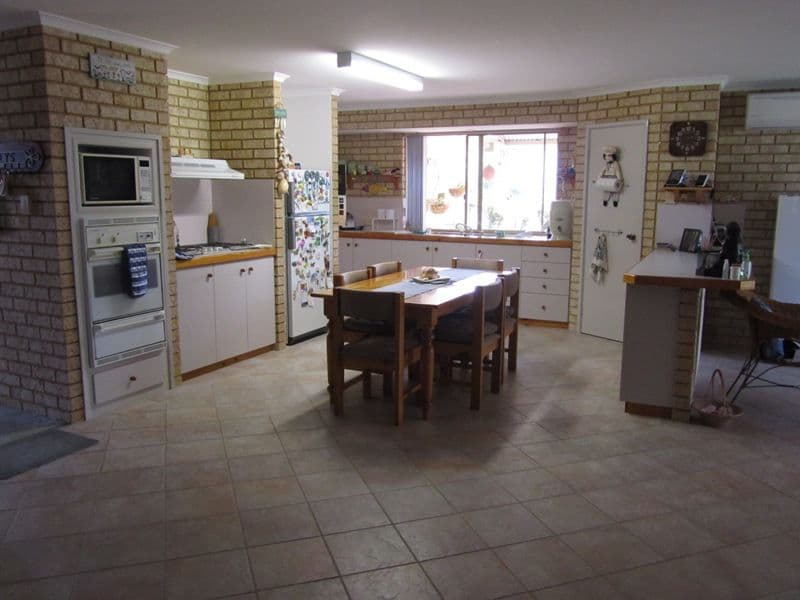 4 Fallowfield Street, STRATHALBYN WA 6530, Strathalbyn - Thumbnail 3