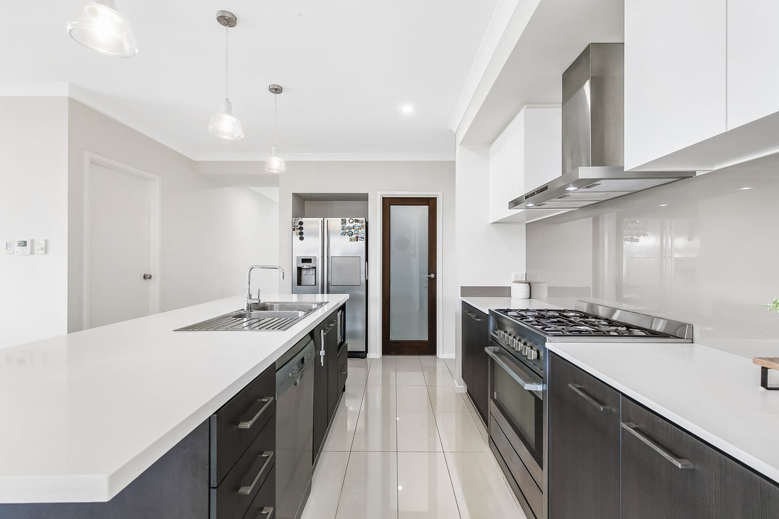6 Plumer Street, Wellington Point QLD 4160, Wellington Point - Thumbnail 2