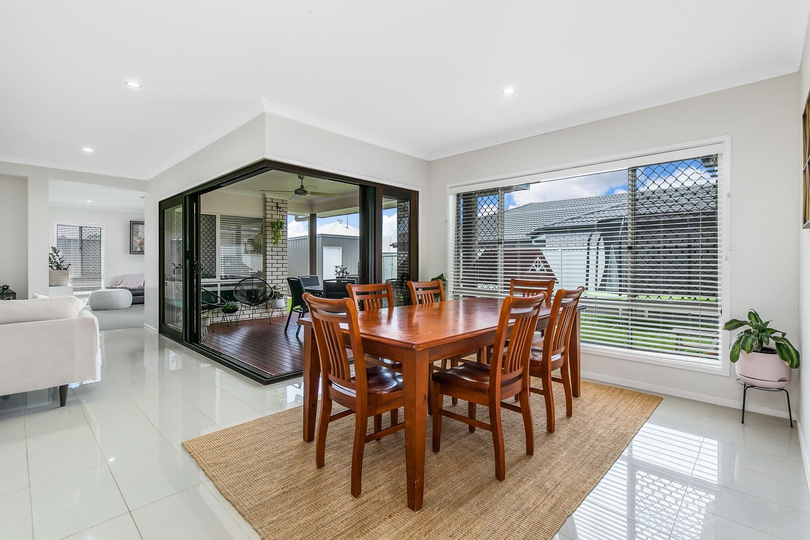 6 Plumer Street, Wellington Point QLD 4160, Wellington Point - Thumbnail 3