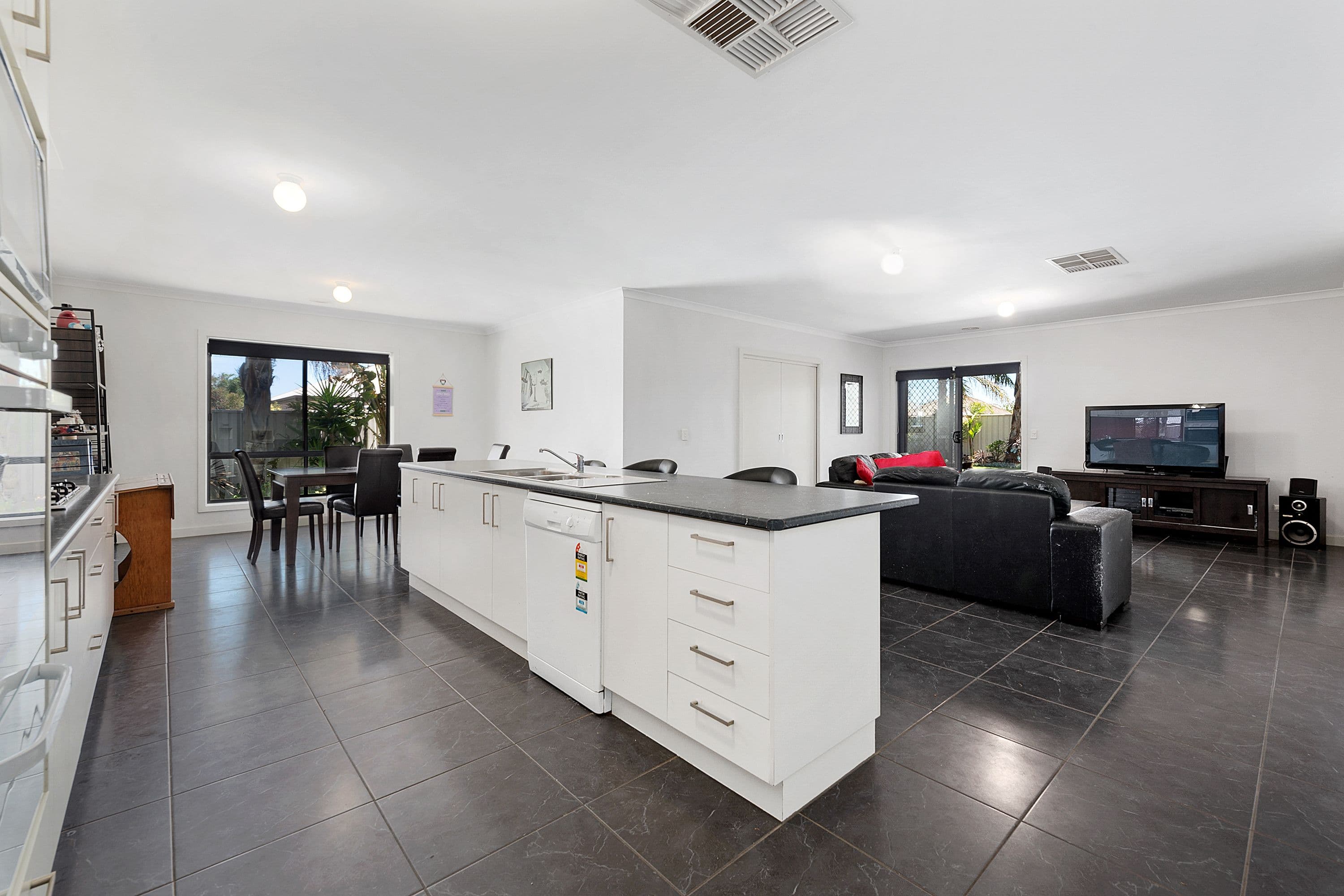 6 Zorro Drive, Yarrawonga VIC 3730, Yarrawonga - Thumbnail 5