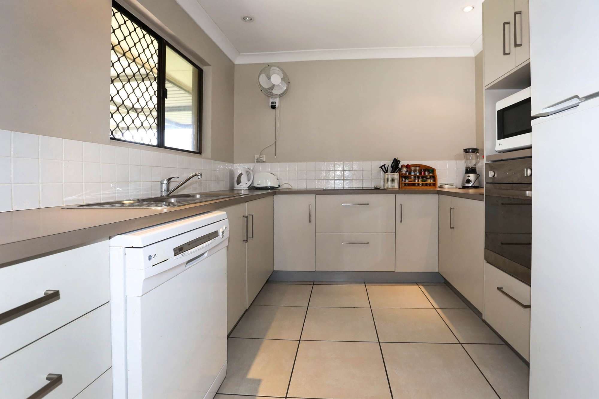 13 Yolanda Drive, ANNANDALE QLD 4814, Annandale - Thumbnail 2