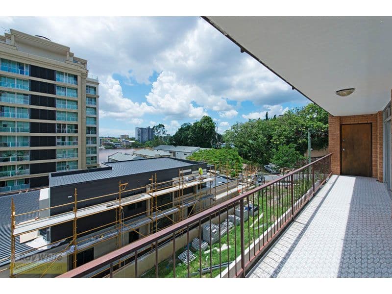 24 Castlebar Street, KANGAROO POINT QLD 4169, Kangaroo Point - Thumbnail 2