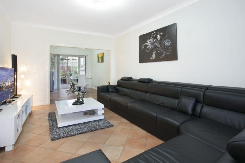 4 Cuthbert Crescent, EDENSOR PARK NSW 2176, Edensor Park - Thumbnail 3