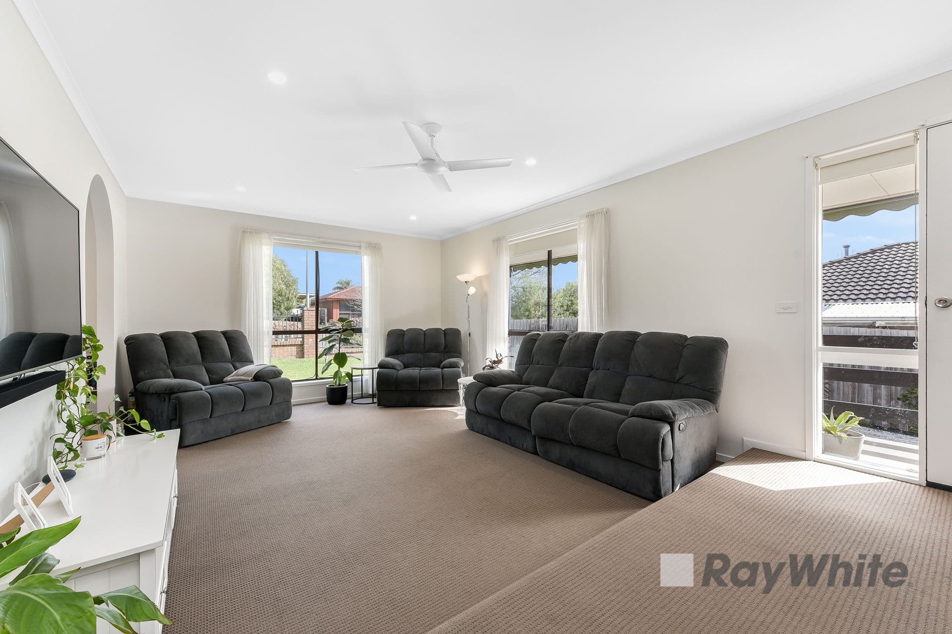 3 Janmara Court, Endeavour Hills VIC 3802, Endeavour Hills - Thumbnail 2