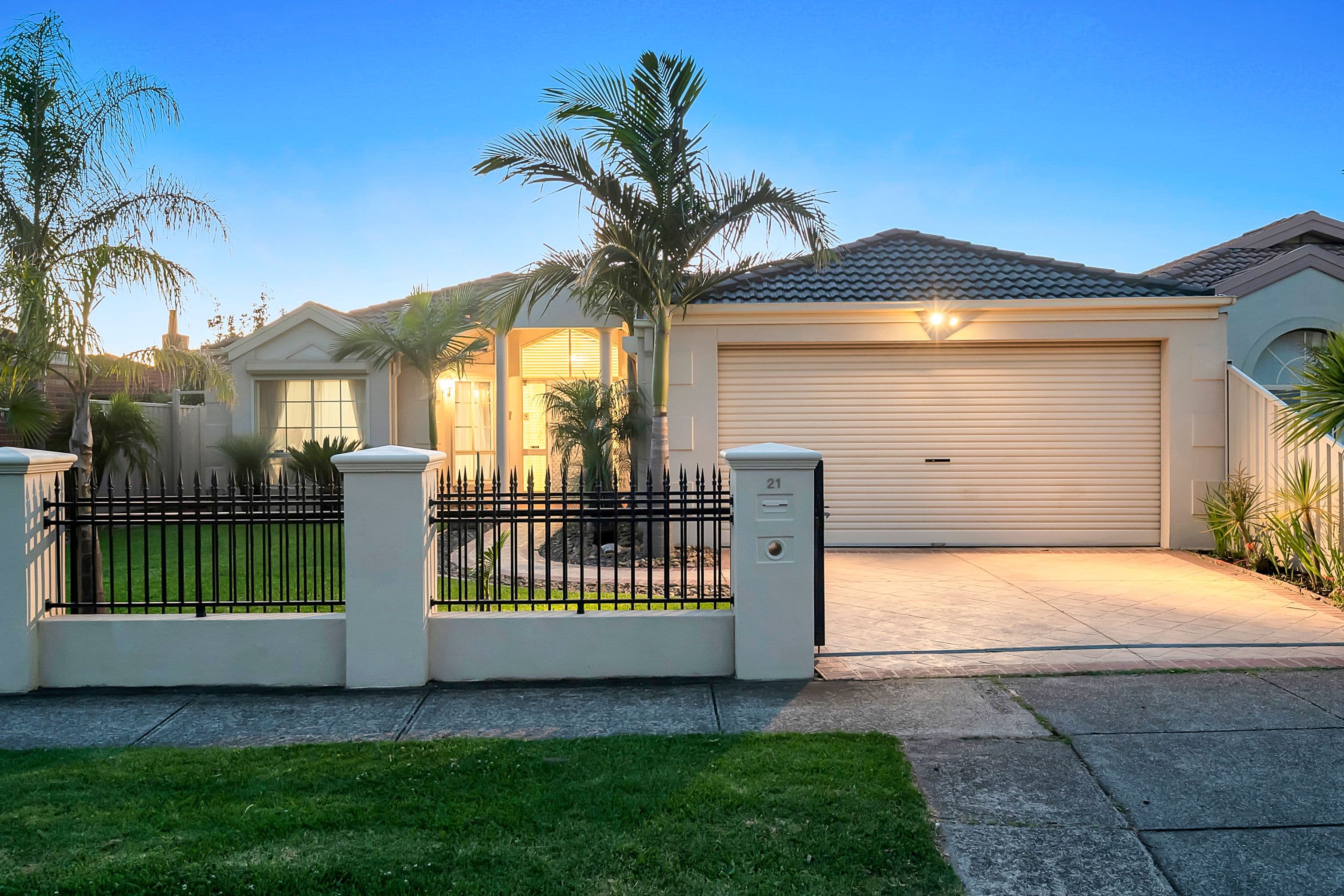21 Edgecombe Way, Roxburgh Park VIC 3064, Roxburgh Park - Image 1