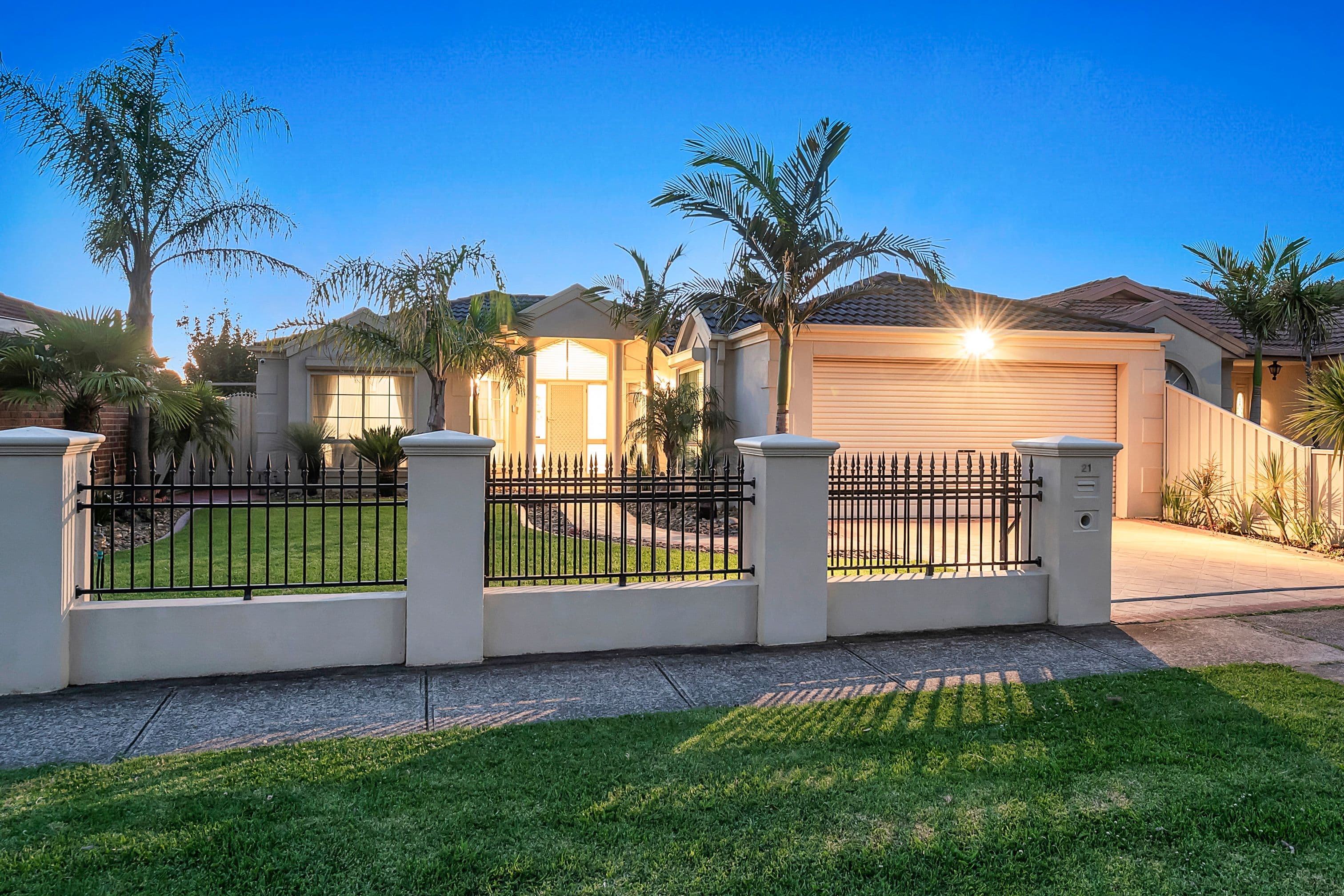 21 Edgecombe Way, Roxburgh Park VIC 3064, Roxburgh Park - Thumbnail 2