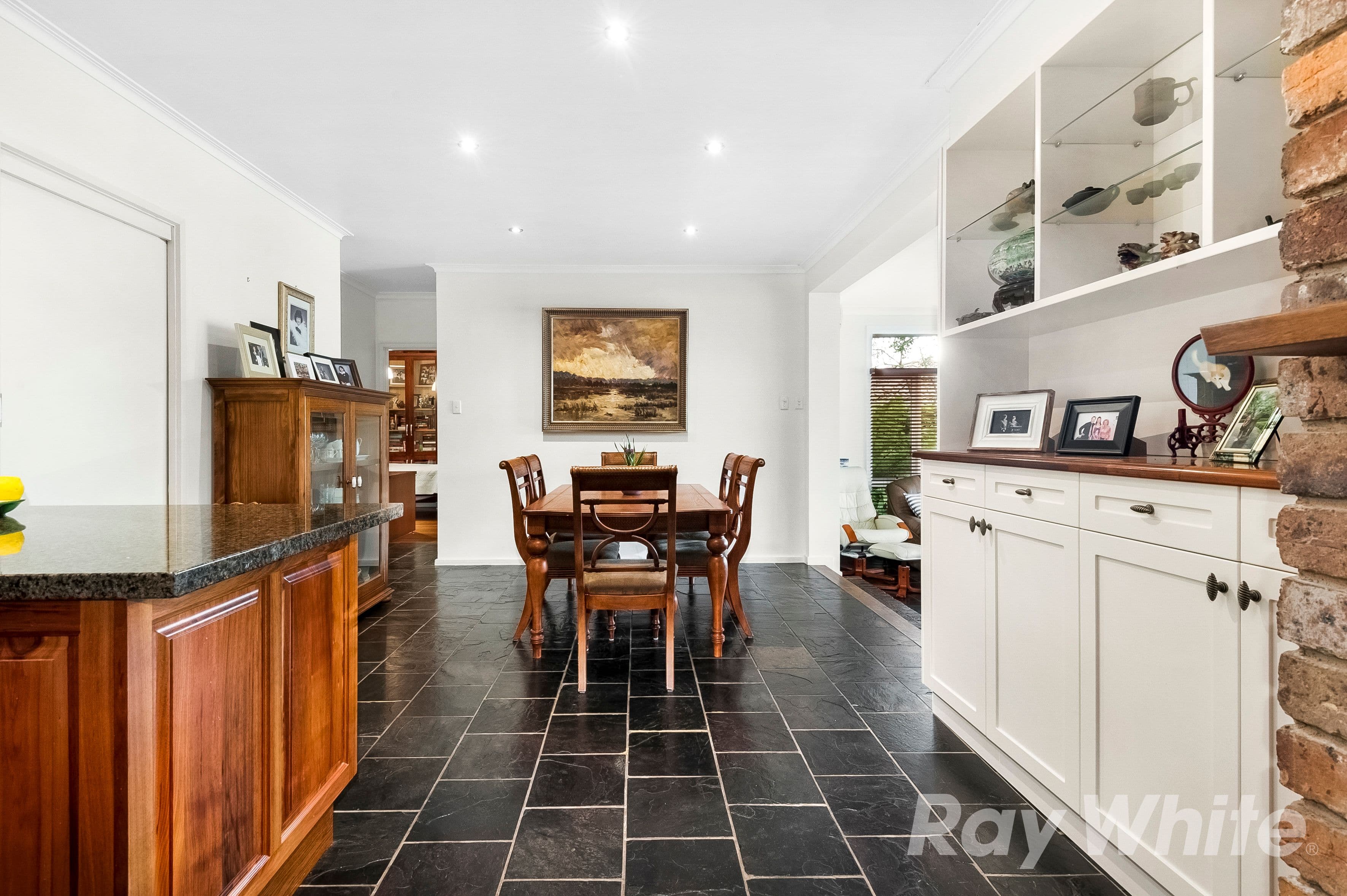 6 Bunker Crescent, Glen Waverley VIC 3150, Glen Waverley - Thumbnail 3