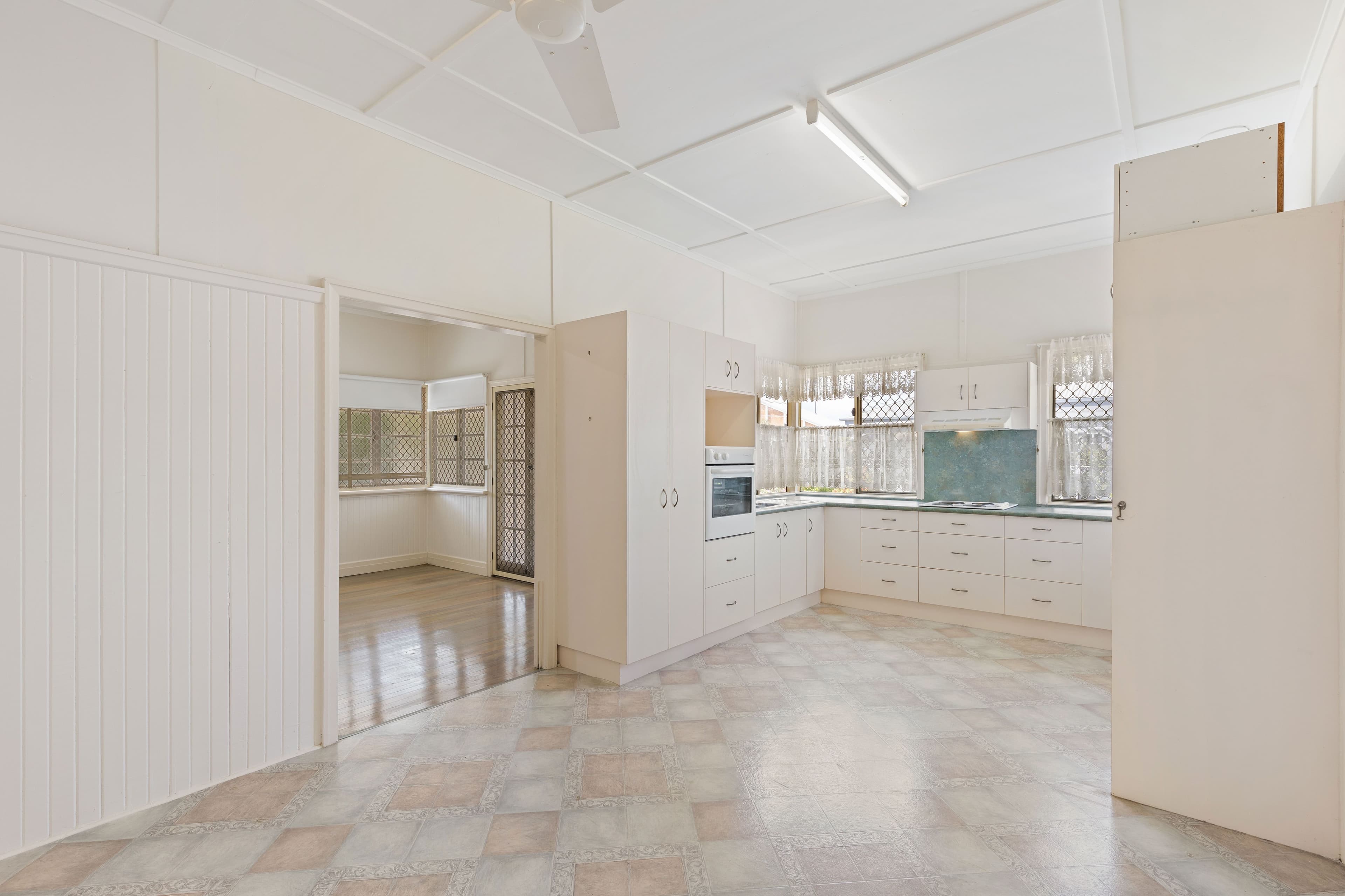 10 Aberdeen Avenue, Maryborough QLD 4650, Maryborough - Thumbnail 5