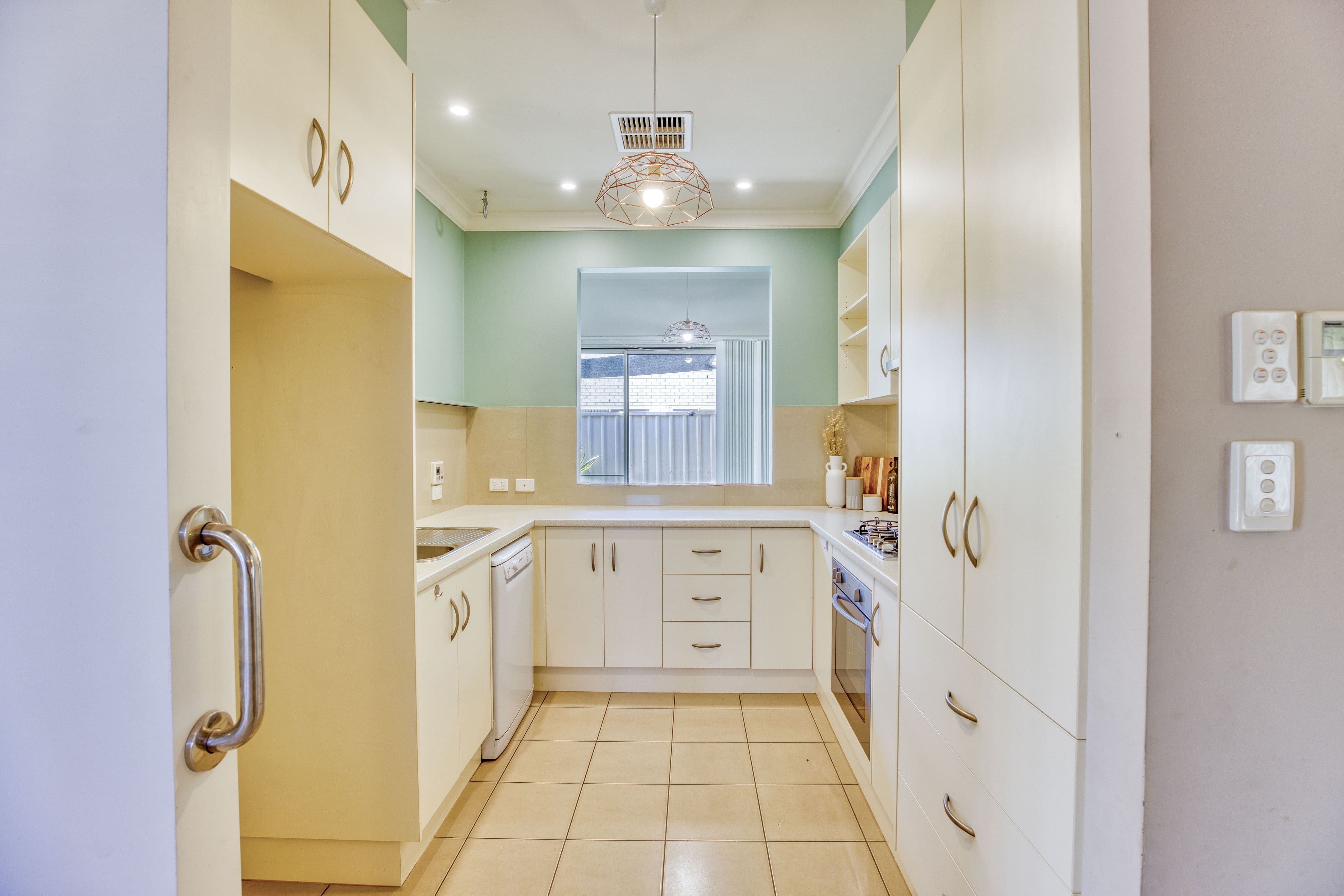 96B Tiparra Avenue, Park Holme SA 5043, Park Holme - Thumbnail 4
