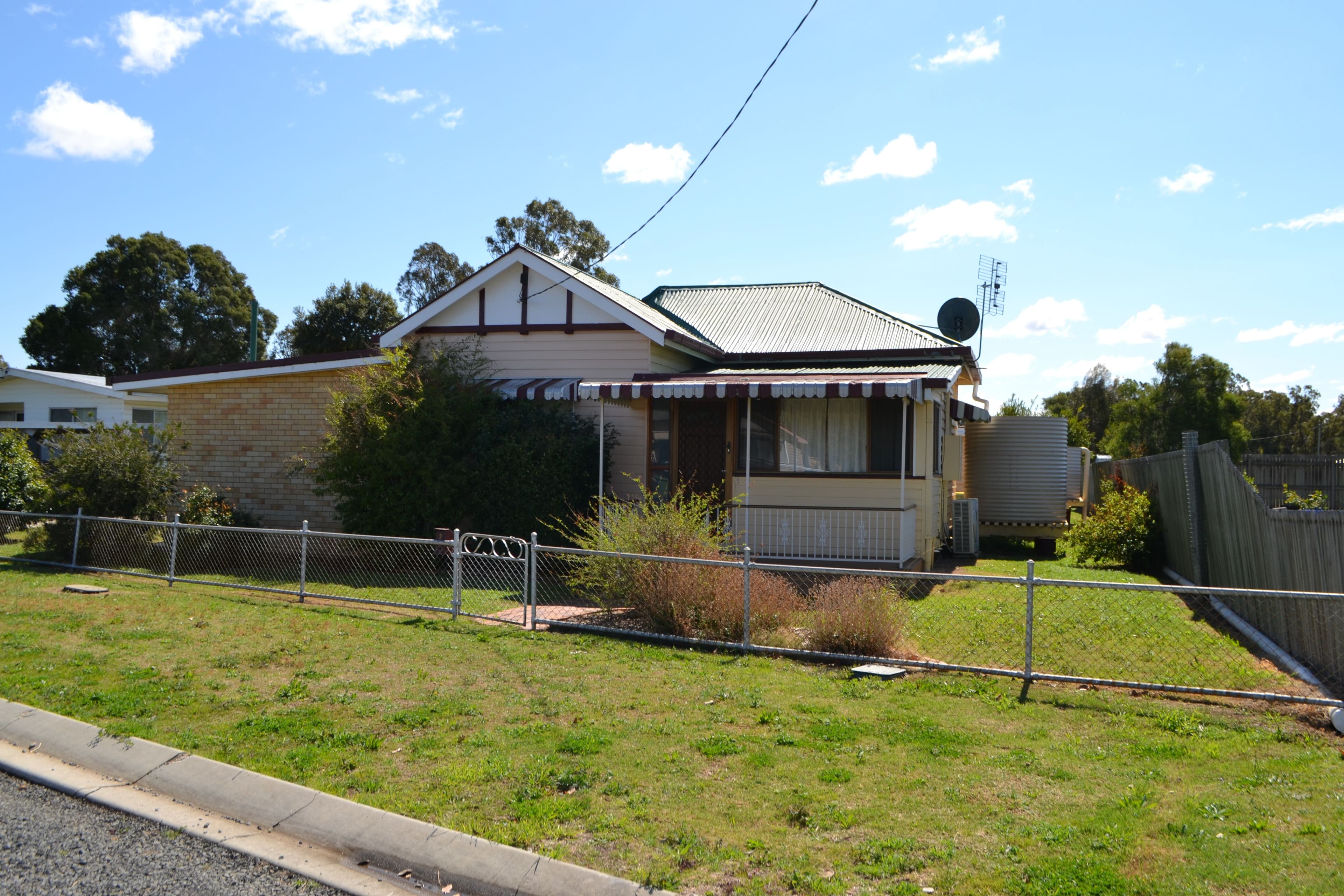 2 Donely Street, Oakey QLD 4401, Oakey - Thumbnail 2