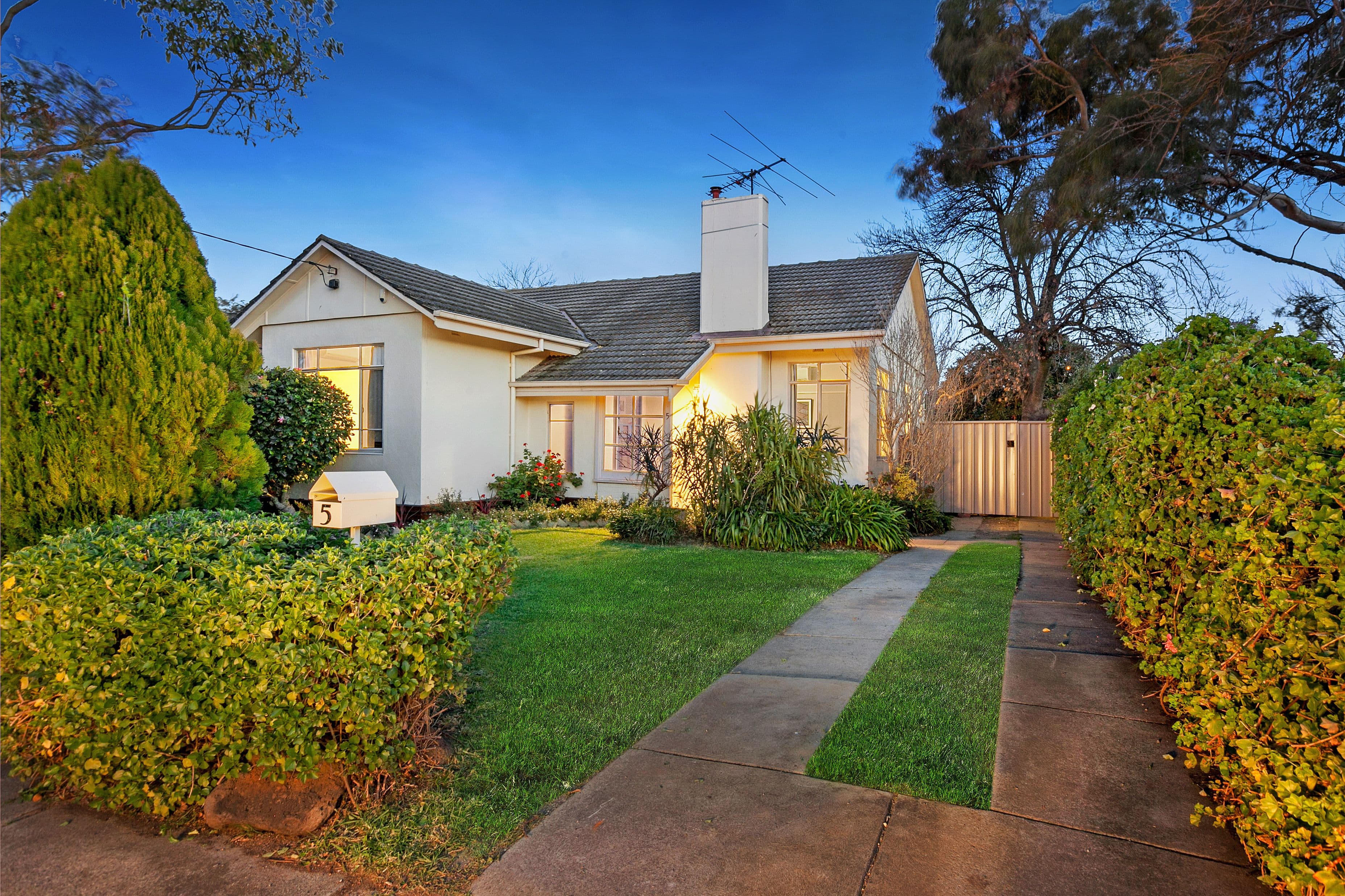 5 Toolangi Grove, Preston VIC 3072, Preston - Thumbnail 2