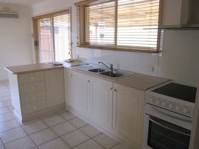 44 Bickley Avenue, THOMASTOWN VIC 3074, Thomastown - Thumbnail 2