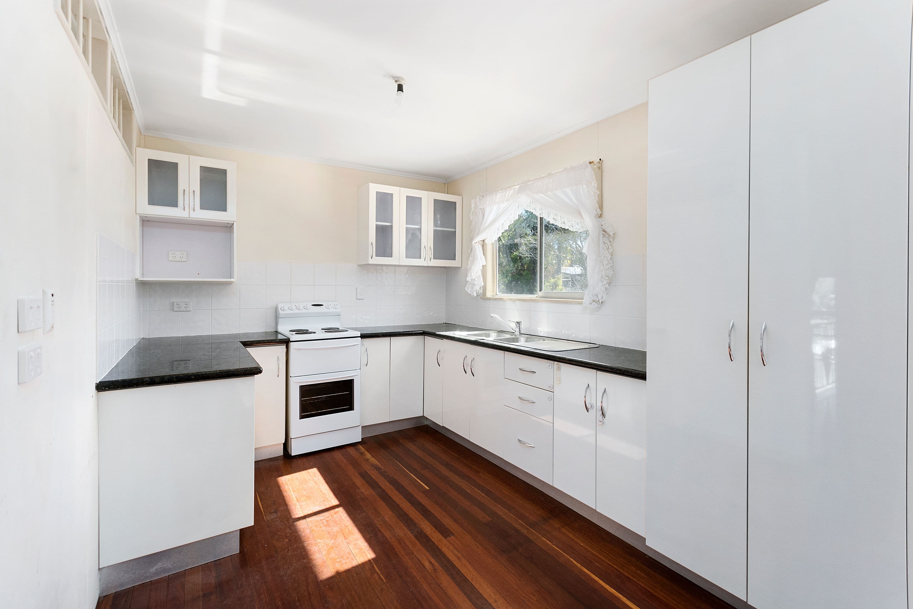 34 Vivian Street, Eastern Heights QLD 4305, Eastern Heights - Thumbnail 3