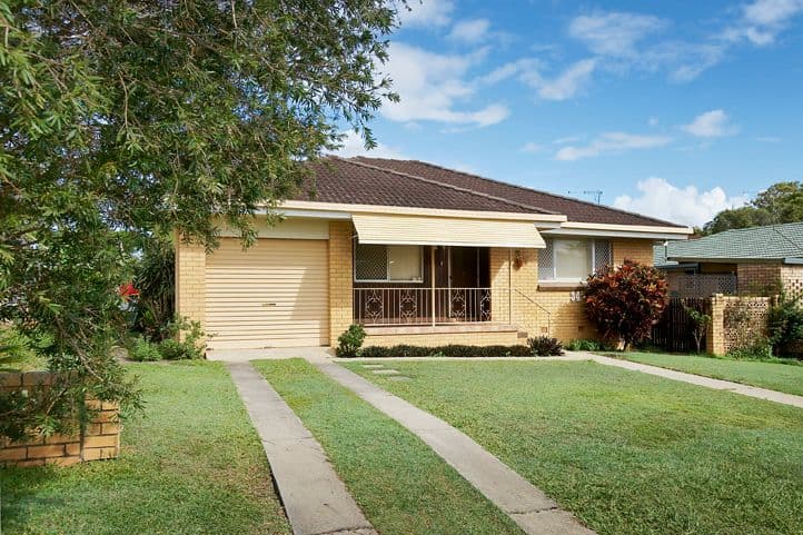 34 Waratah Drive, CLONTARF QLD 4019, Clontarf - Thumbnail 2