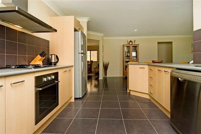 26 Lawley Crescent, PACIFIC PINES QLD 4211, Pacific Pines - Thumbnail 2