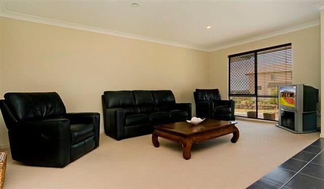 26 Lawley Crescent, PACIFIC PINES QLD 4211, Pacific Pines - Thumbnail 7