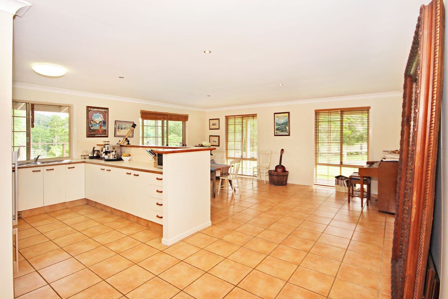17 Lomatia Court, BONOGIN QLD 4213, Bonogin - Thumbnail 3