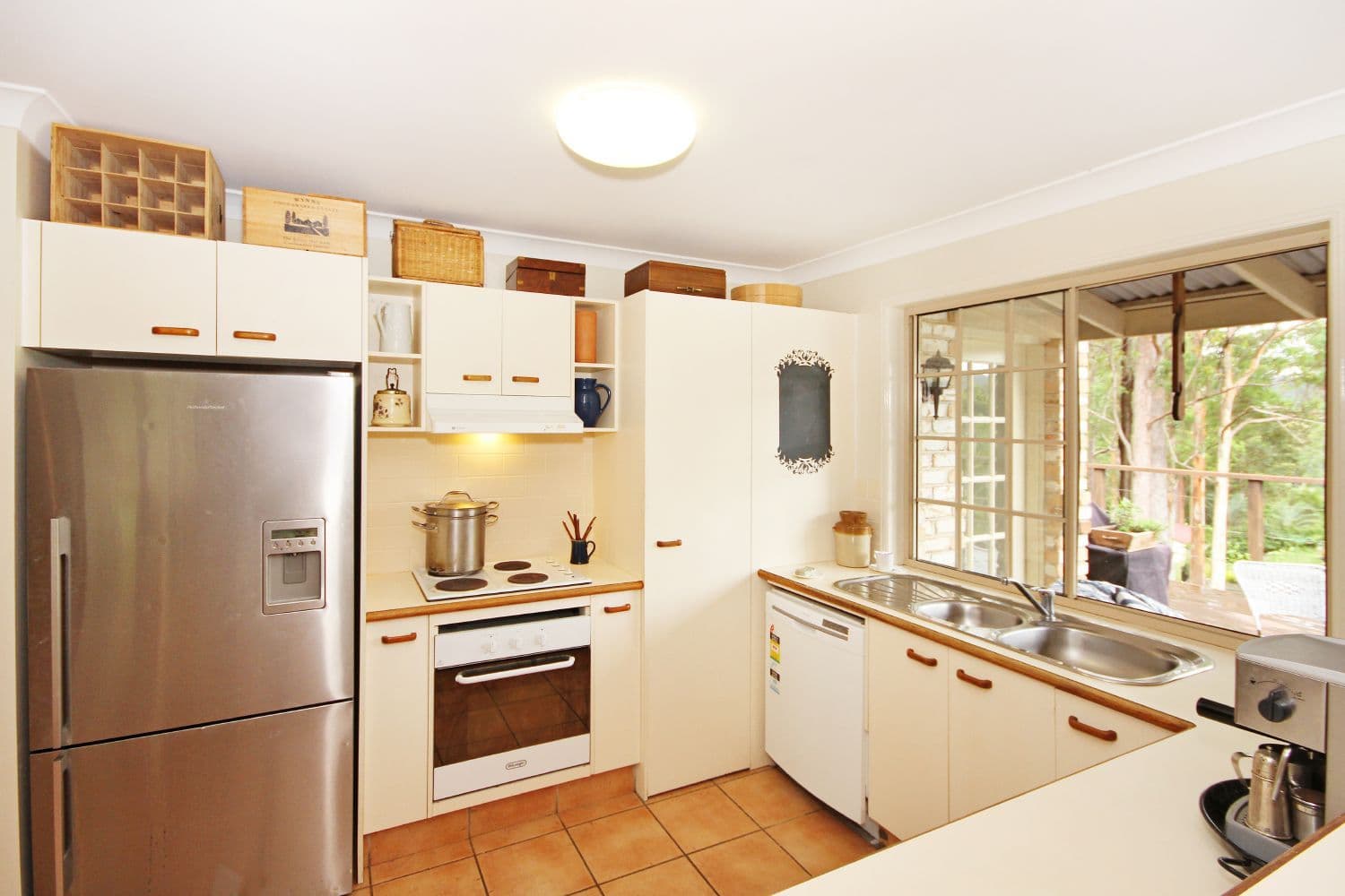 17 Lomatia Court, BONOGIN QLD 4213, Bonogin - Thumbnail 5