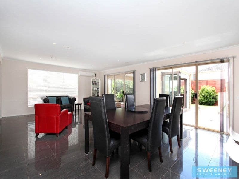 12 Glen Drouitt Drive, Caroline Springs - Thumbnail 4