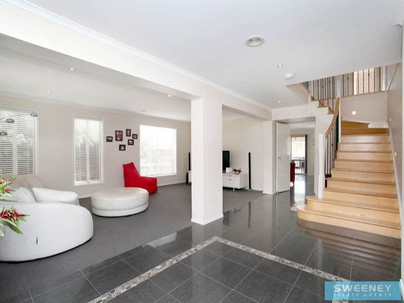 12 Glen Drouitt Drive, Caroline Springs - Thumbnail 5