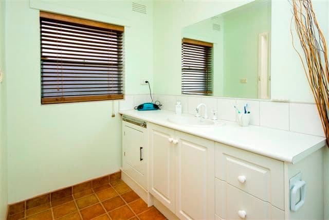 15 Carn Avenue, IVANHOE VIC 3079, Ivanhoe - Thumbnail 4