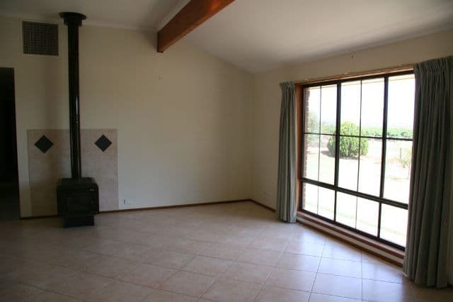 243 Armstrong Road, WAIKERIE SA 5330, Waikerie - Thumbnail 7