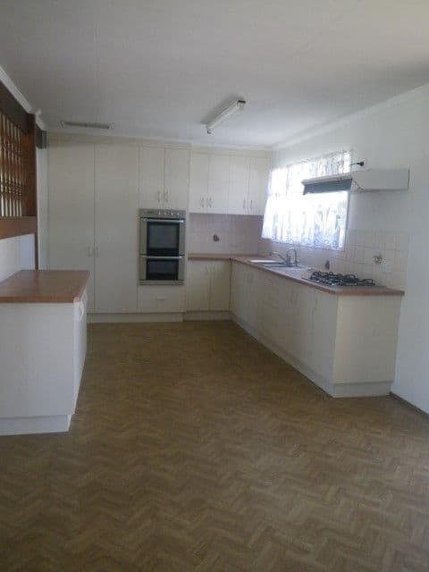 47 Taylor Street, ROMA QLD 4455, Roma - Thumbnail 3